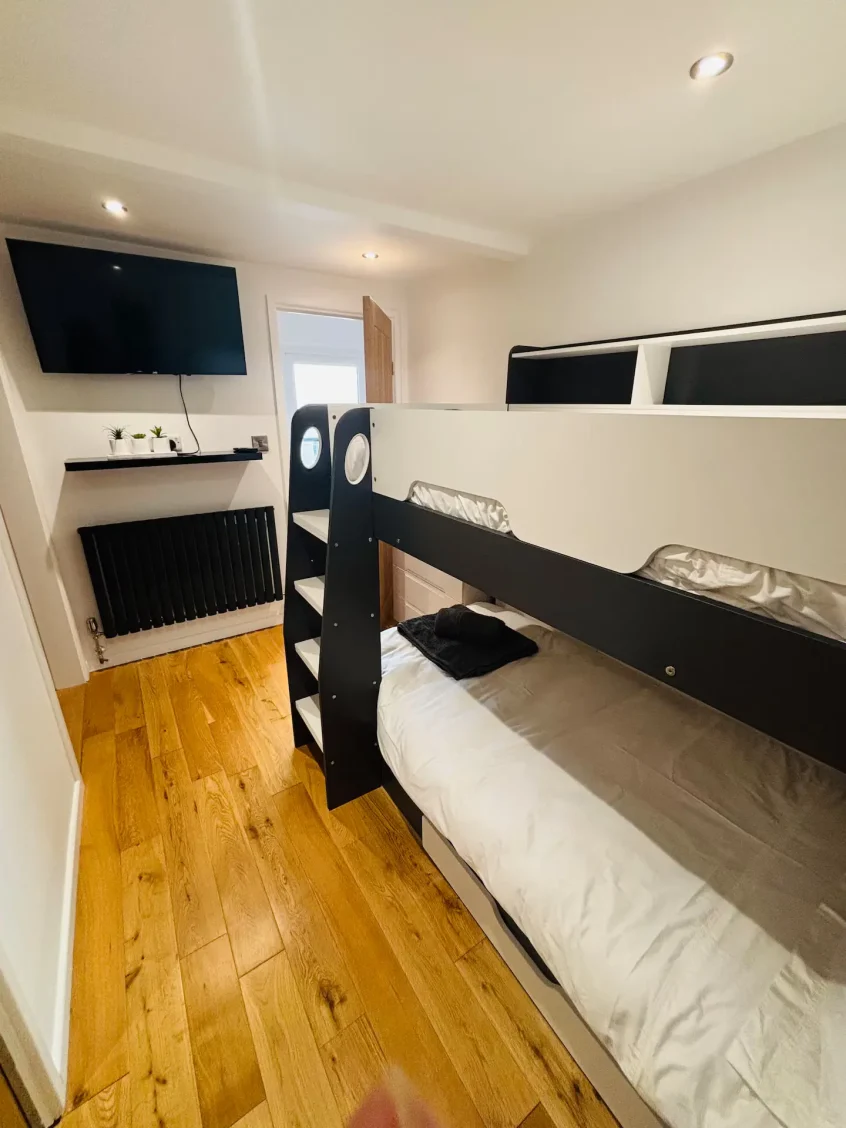 Bunk bedroom cabin 2