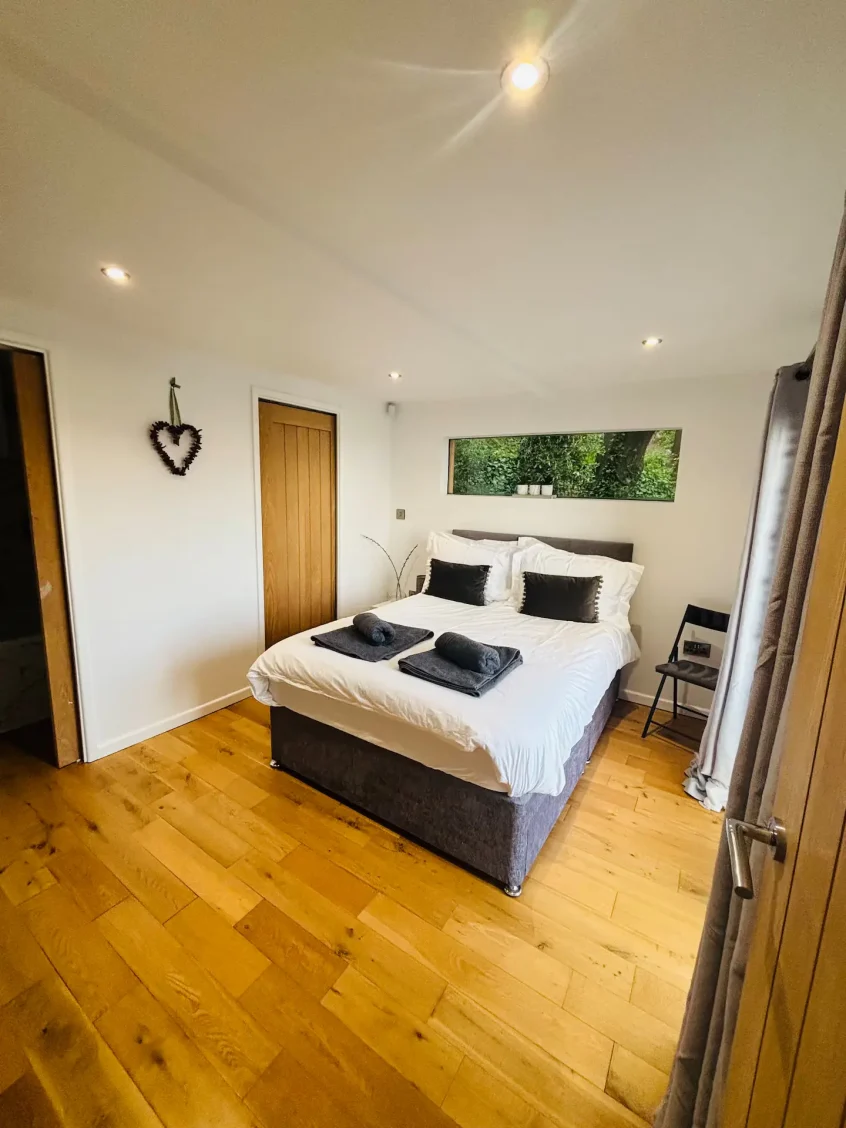 Master bedroom cabin 3